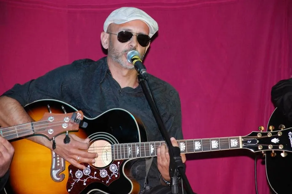 Jimmy López Encinas, guitarra y voz de El hombre tranquilo