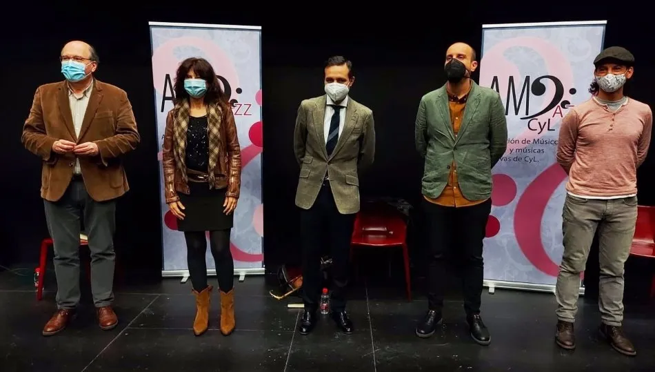Ana Redondo, concejal de Cultura de Valladolid,  con los impulsores de la nueva asociación de Músicos de Jazz. Foto AYTO VALLADOLID
