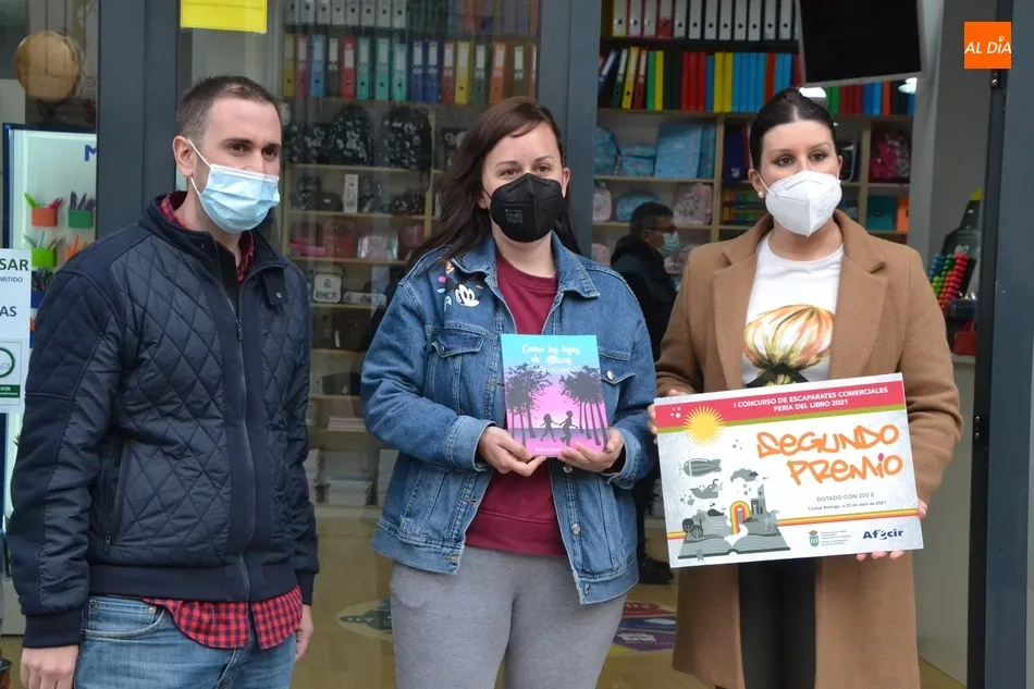 Foto 5 - Entregados los premios del novedoso Concurso de Escaparates de la Feria del Libro  