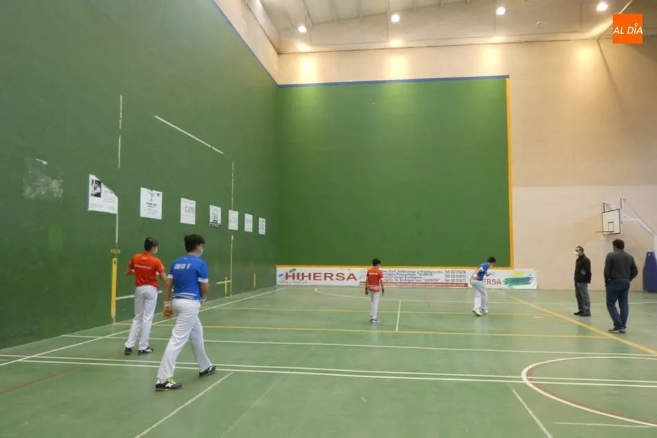 Foto 5 - Cuatro partidos en la tercera jornada del Campeonato de Pelota Club de Pelota Las Villas  