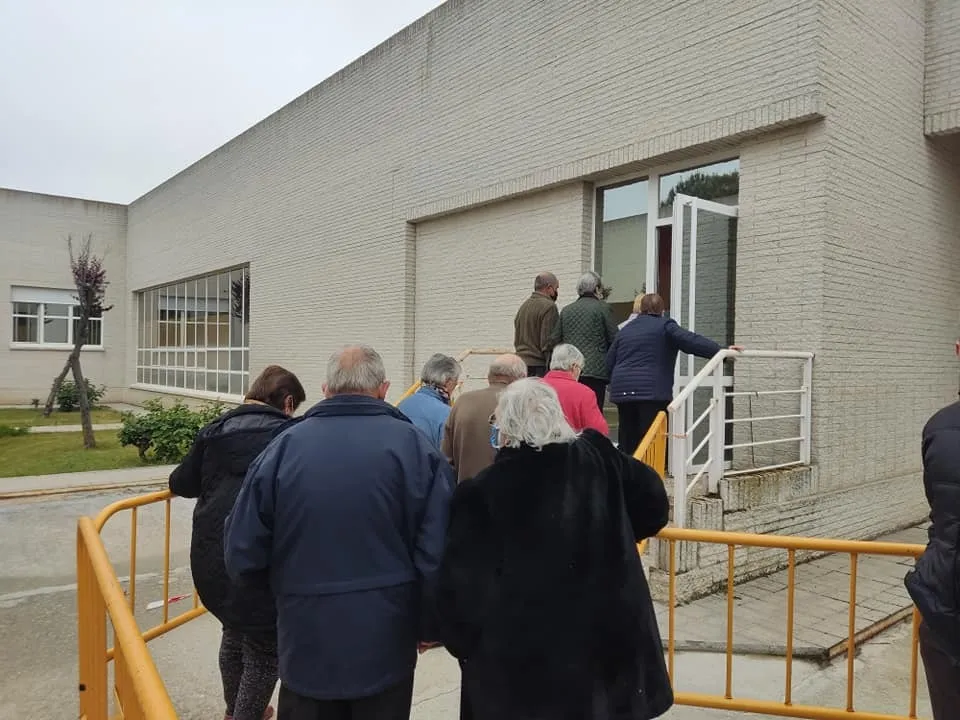 Cerca de 600 personas reciben la primera dosis de Pficer en Villoria  