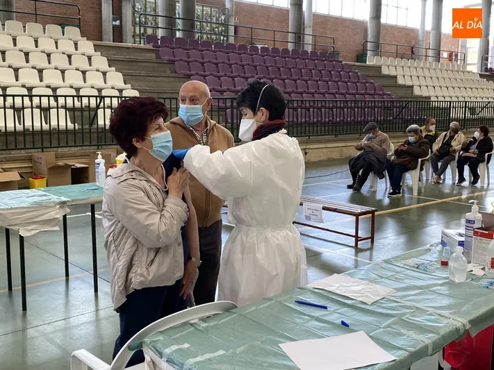Foto 2 - Completada sin incidencias la vacunaci&oacute;n a los mayores de 80 a&ntilde;os de la zona b&aacute;sica de salud de...