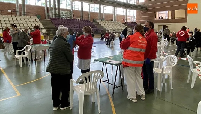 La segunda dosis de la vacuna frente al Covid se administraba este viernes a los mayores de 80 años iniciados el Viernes Santo