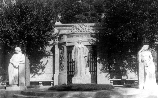 Monumento a Gabriel y Galán  (Venancio Gombau)