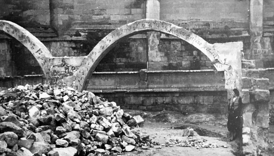 La plaza de los Basilios y el convento derribado