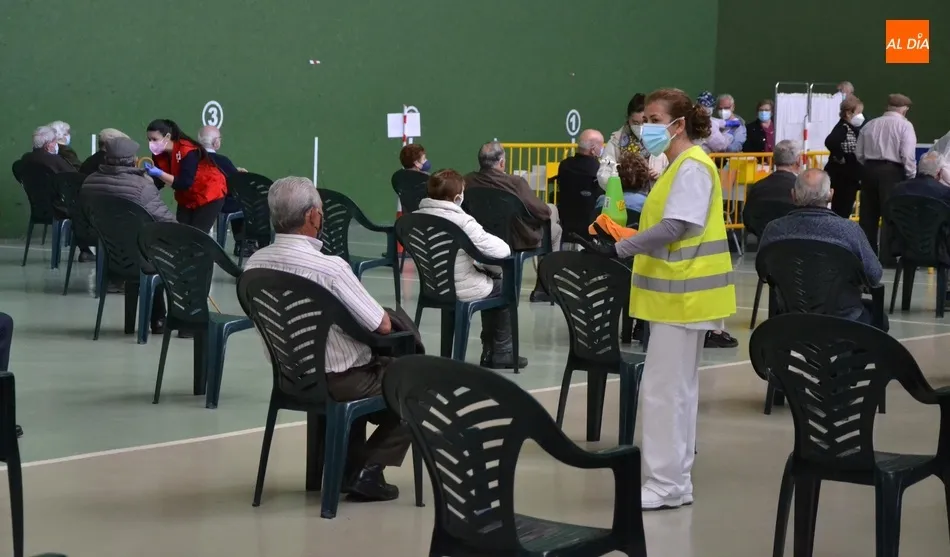 Foto 6 - Se completa la vacunaci&oacute;n de los mayores de 80 a 89 a&ntilde;os de la Zona B&aacute;sica de Ciudad Rodrigo  