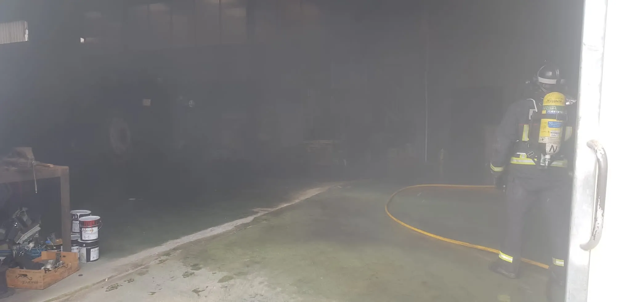 Foto 2 - Declarado un incendio en una nave industrial del Ayuntamiento