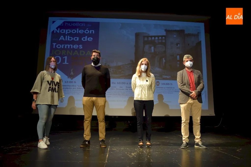 Lourdes Vaquero, Gonzalo Bautista, Concepción Miguélez y Raúl Bellido posan antes de la ponencia / Pedro Zaballos