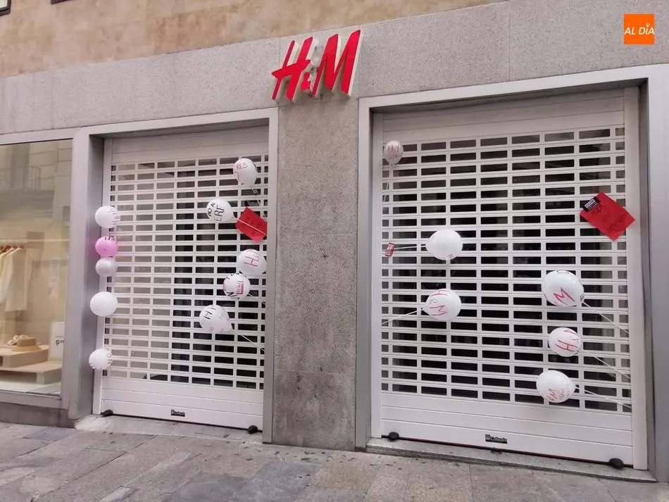 Foto 6 - Las trabajadoras de H&M reclaman mayor atenci&oacute;n por parte de la empresa en el inminente ERE