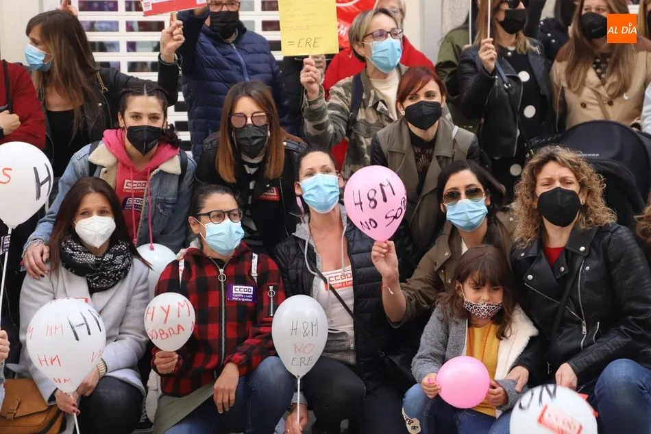 Foto 3 - Las trabajadoras de H&M reclaman mayor atenci&oacute;n por parte de la empresa en el inminente ERE