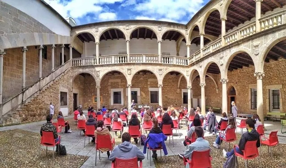 Foto 2 - Un total de 17 centros educativos participa en los talleres de Creaci&oacute;n Po&eacute;tica de la Diputaci&oacute;n ...