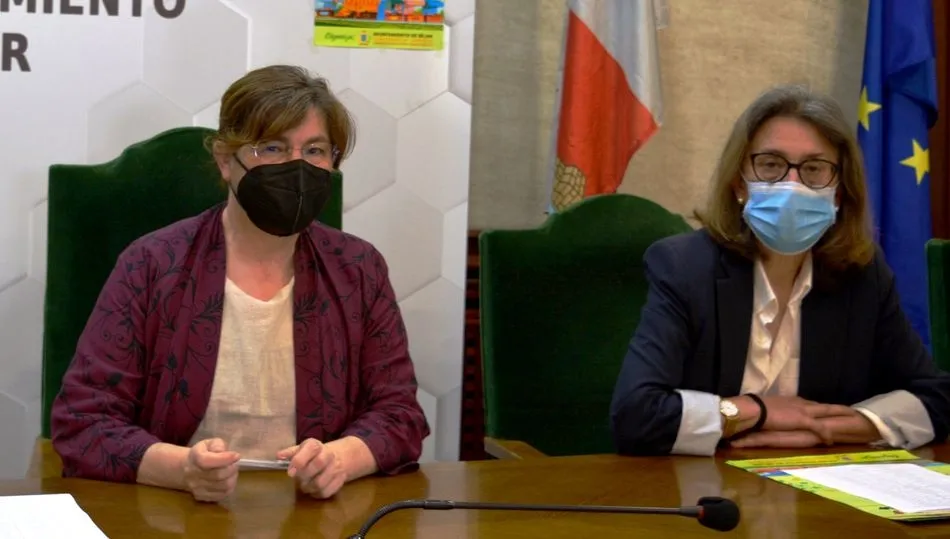 De i. a d. Elena Martín, alcaldesa y Francisca Andrés, concejala de Comercio