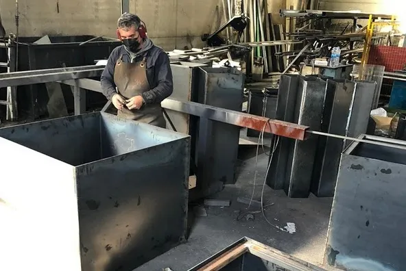 Foto 2 - Astr&oacute;briga da arranque con empresas locales a la construcci&oacute;n de su Sistema Solar a escala  