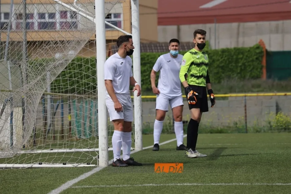 Foto 10 - Mucha emoci&oacute;n en la tercera jornada de Liga en la Provincial de Aficionados&nbsp;
