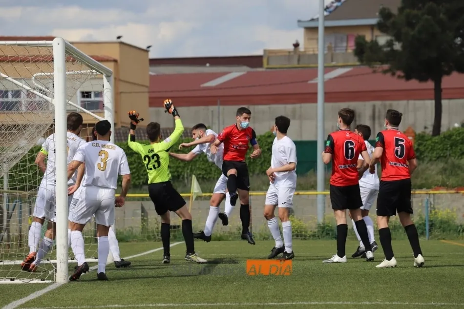 Un balón parado del Ribert B - Villares / Lydia González
