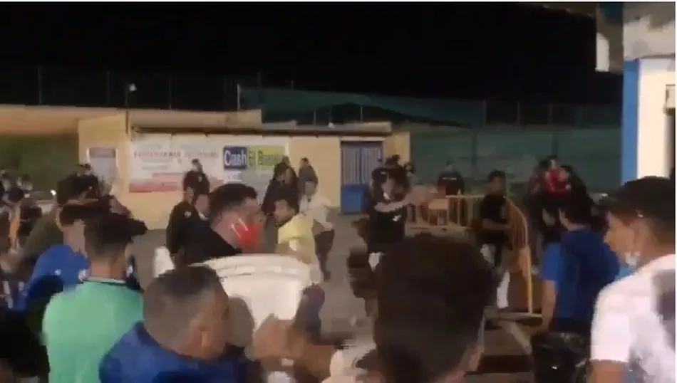 Captura de uno de los vídeos con imágenes de la pelea - CEDIDA/VILLAVERDE