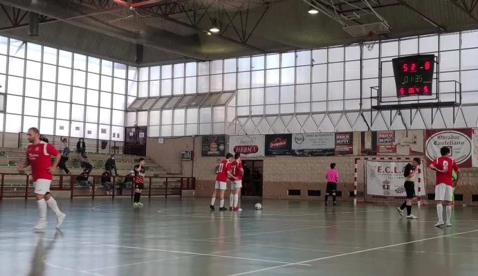 El III Senior golea en la cancha del último y tendrá dos ‘match-balls’ para ascender  