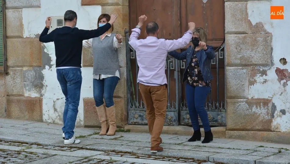 Foto 8 - La m&uacute;sica de Baleo realza la celebraci&oacute;n del D&iacute;a Internacional del Libro en Lumbrales