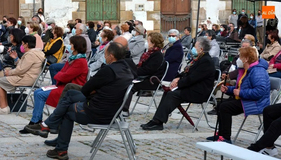 Foto 10 - La m&uacute;sica de Baleo realza la celebraci&oacute;n del D&iacute;a Internacional del Libro en Lumbrales