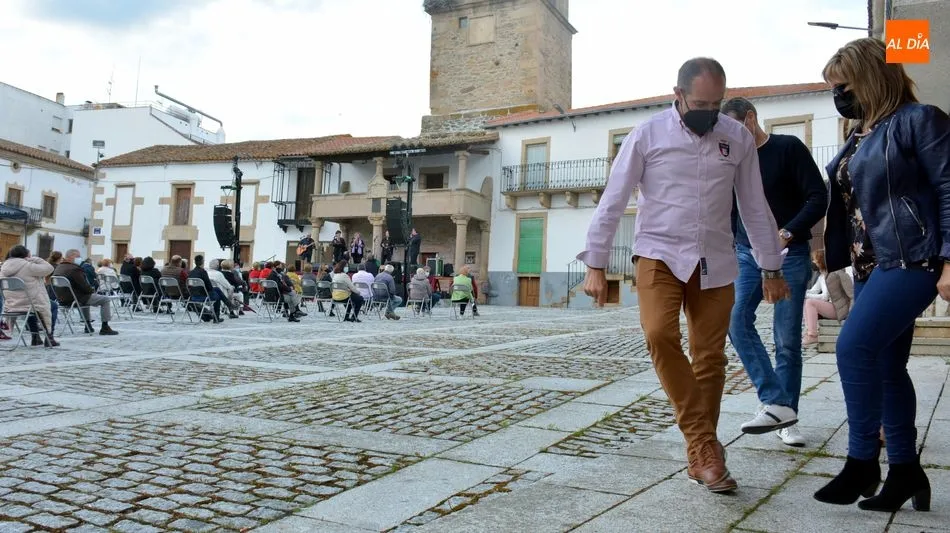Foto 5 - La m&uacute;sica de Baleo realza la celebraci&oacute;n del D&iacute;a Internacional del Libro en Lumbrales