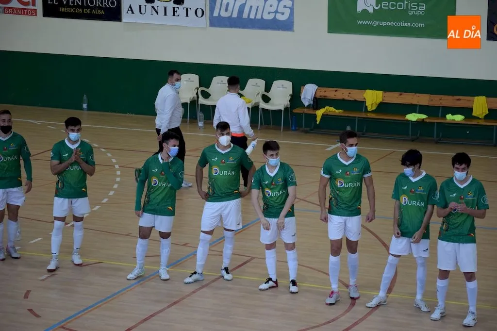 Foto 6 - El Piensos Dur&aacute;n Albense asalta el liderato ante A Estrada (5-3)
