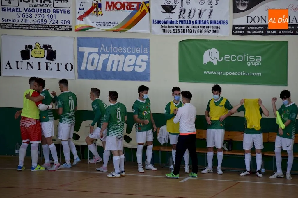 Foto 3 - El Piensos Dur&aacute;n Albense asalta el liderato ante A Estrada (5-3)