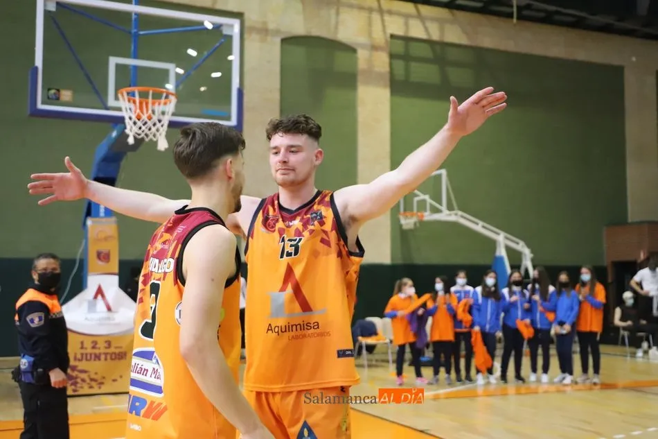 Foto 11 - Al Aquimisa Carbajosa le sale cara y se salva de bajar de LEB Plata tras ganar al Jairis (78-65)
