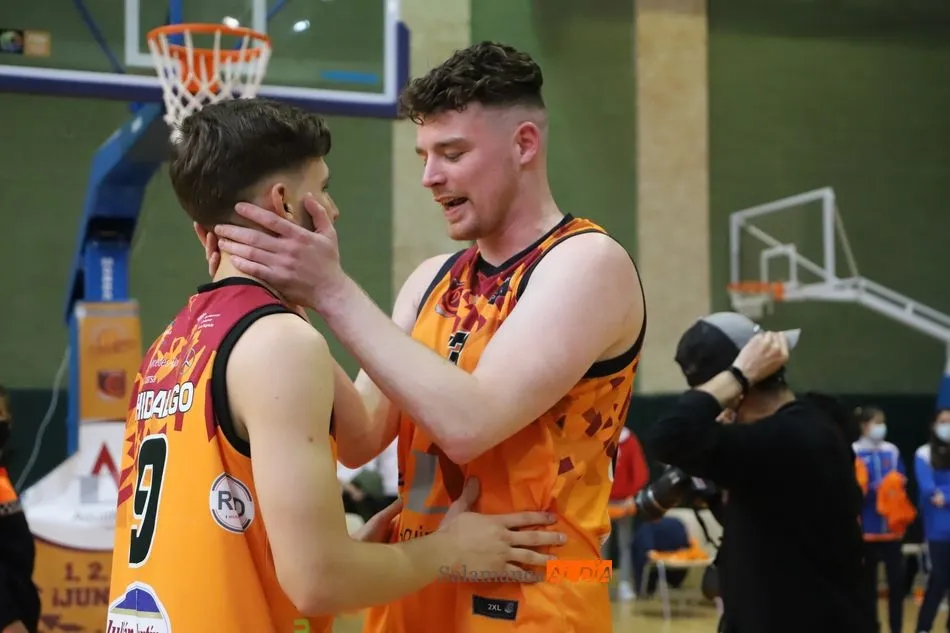 Foto 10 - Al Aquimisa Carbajosa le sale cara y se salva de bajar de LEB Plata tras ganar al Jairis (78-65)