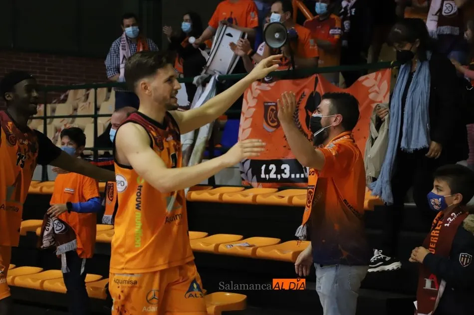 Foto 9 - Al Aquimisa Carbajosa le sale cara y se salva de bajar de LEB Plata tras ganar al Jairis (78-65)