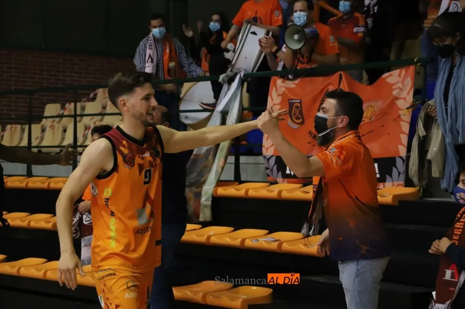 Foto 7 - Al Aquimisa Carbajosa le sale cara y se salva de bajar de LEB Plata tras ganar al Jairis (78-65)