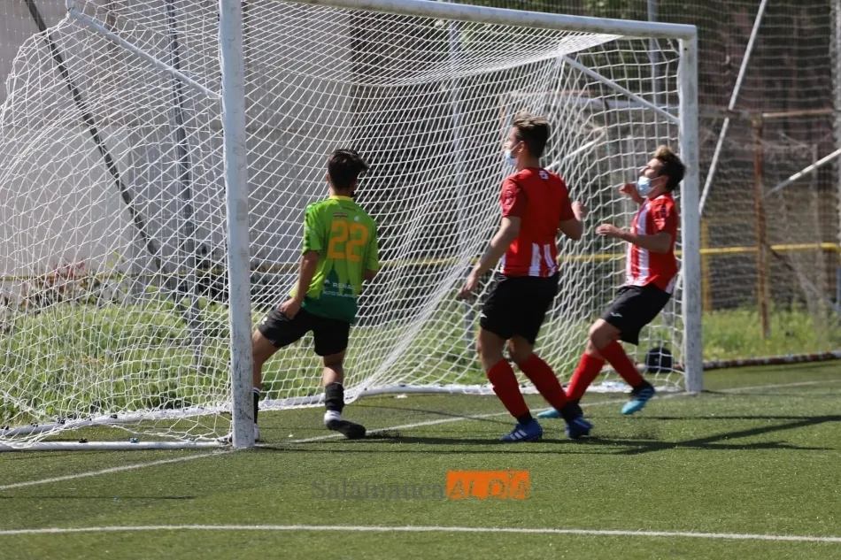 Un encuentro entre la cantera de Unionistas y el Pizarrales / Lydia González
