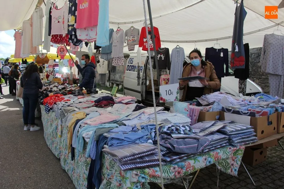 Foto 5 - Multitudinario mercadillo del 2 de mayo en Trabanca  