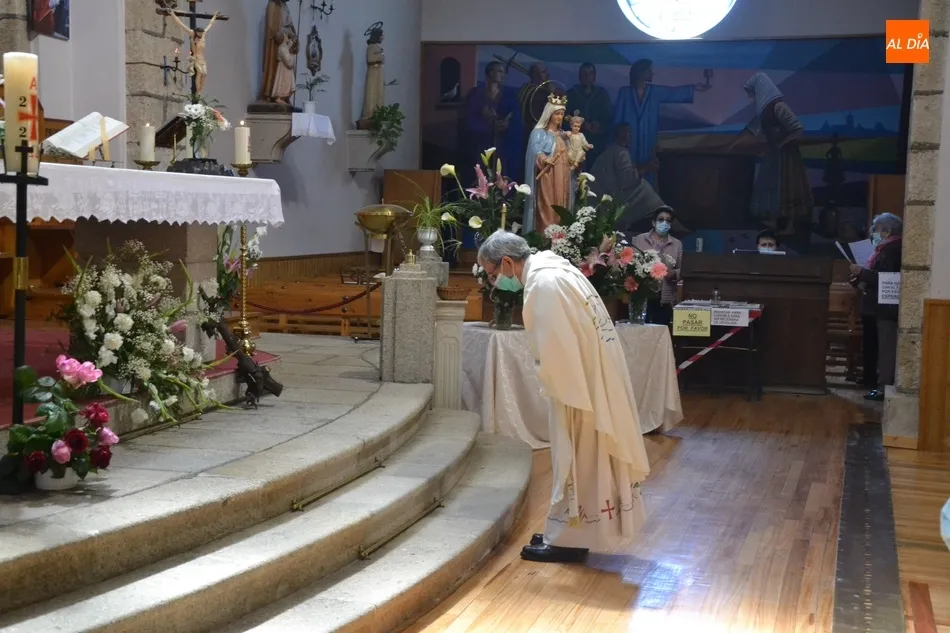 Foto 7 - La Parroquia de San Crist&oacute;bal honra a la Virgen de los Remedios aunque sin poderla procesionar  