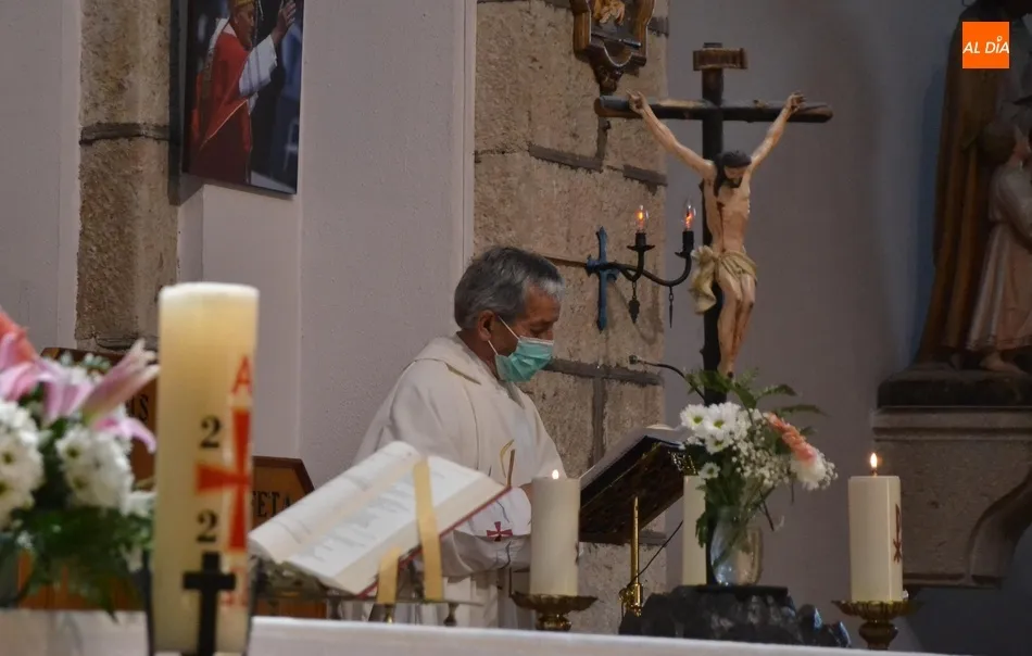 Foto 2 - La Parroquia de San Crist&oacute;bal honra a la Virgen de los Remedios aunque sin poderla procesionar  
