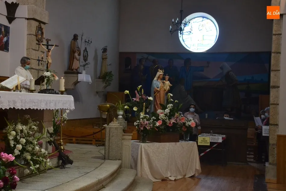 Foto 3 - La Parroquia de San Crist&oacute;bal honra a la Virgen de los Remedios aunque sin poderla procesionar  