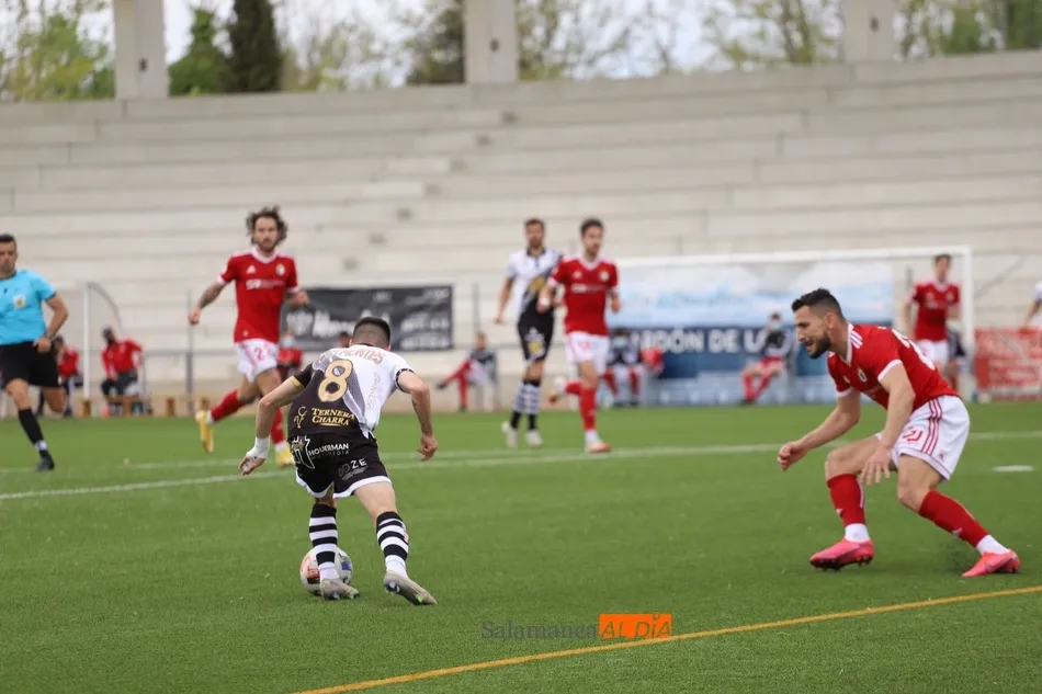 Foto 10 - Unionistas&nbsp;hace humano a un Burgos l&iacute;der y acaricia el playoff (1-0)