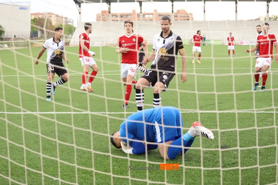 Foto 9 - Unionistas&nbsp;hace humano a un Burgos l&iacute;der y acaricia el playoff (1-0)