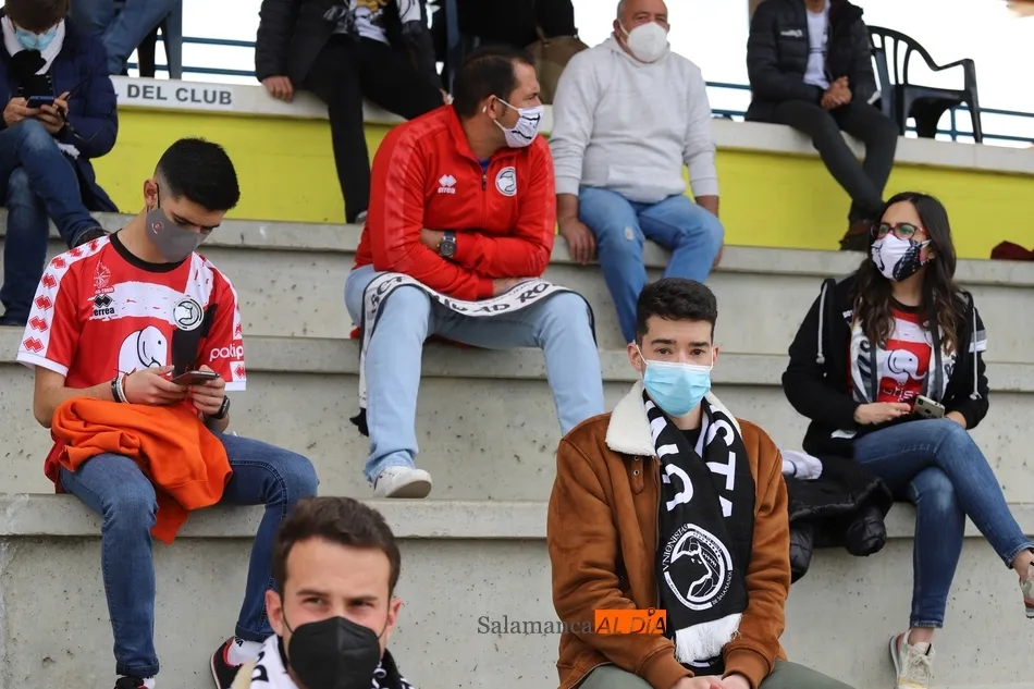 Foto 10 - Unionistas se despide esta temporada del Reina Sof&iacute;a sin contar con todos sus socios en la grada
