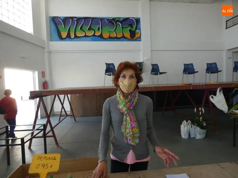 Foto 6 - Villoria derrocha solidaridad con el Mercadillo de las Flores  