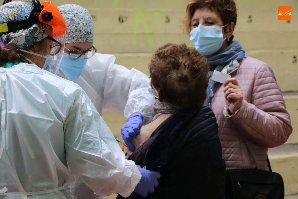 La vacunación, destinada a personas que todavía no han sido inmunizadas con ninguna dosis del suero contra la Covid, tendrá lugar por franjas horarias dependiendo del mes y año del nacimiento