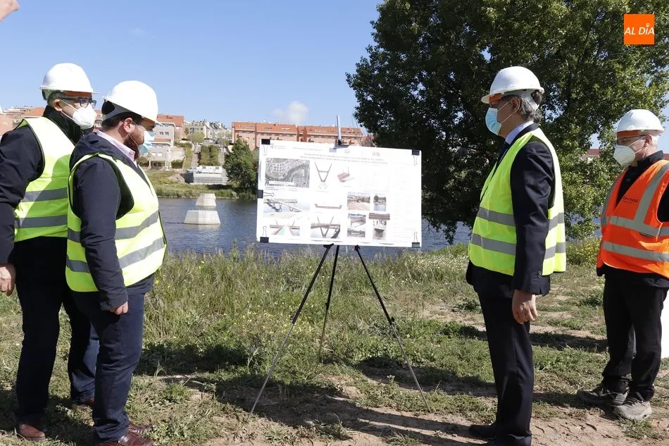Foto 5 - En junio se instalar&aacute; la estructura de la nueva pasarela sobre el r&iacute;o entre Huerta Otea y los...