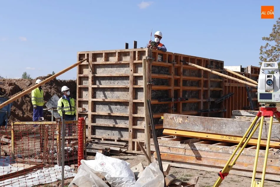 Foto 3 - En junio se instalar&aacute; la estructura de la nueva pasarela sobre el r&iacute;o entre Huerta Otea y los...