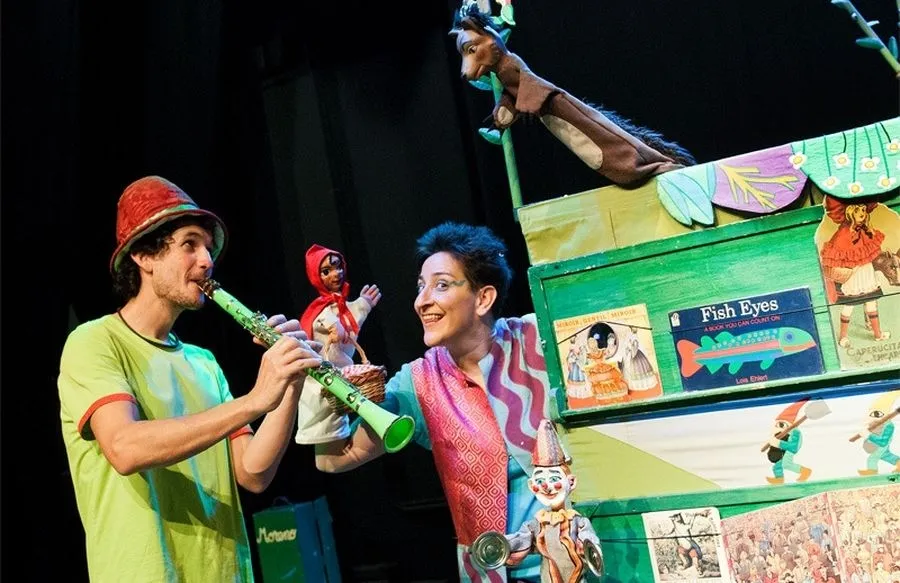 Titiriteros de Binéfar en una escena de Maricastaña