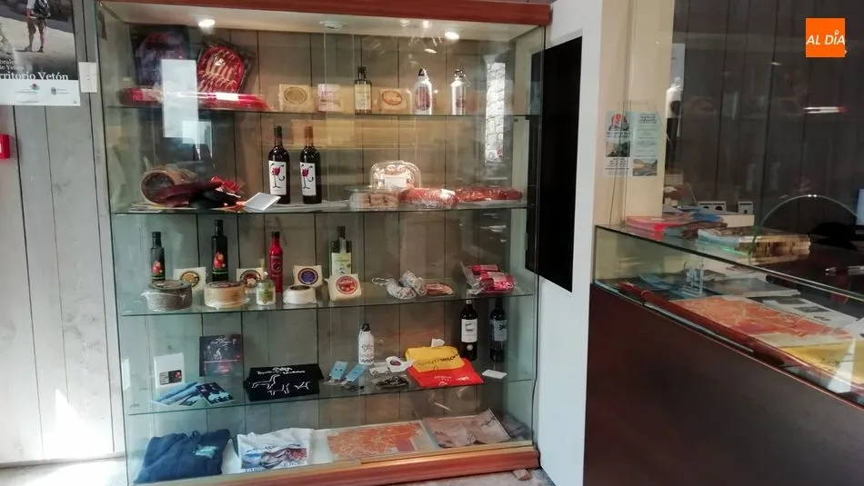 Igea apuesta por el Camino de Hierro y el turismo de naturaleza en su visita a Lumbrales