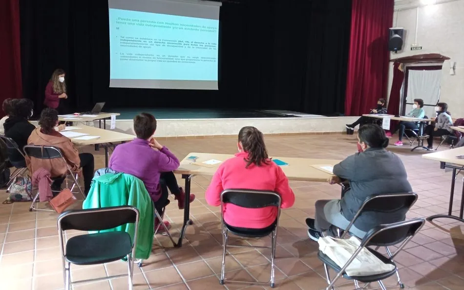 Foto 4 - Las asociaciones Adecasal, Asdecoba y Escuelas Campesinas de Salamanca promueven la formaci&oacute;n de...