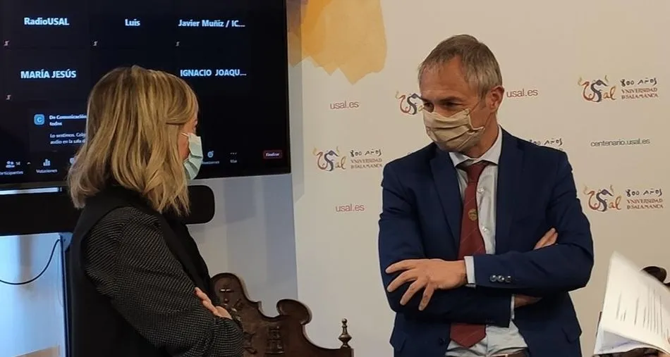 El rector de la Universidad de Salamanca (USAL), Ricardo Rivero, a la derecha. Foto EP