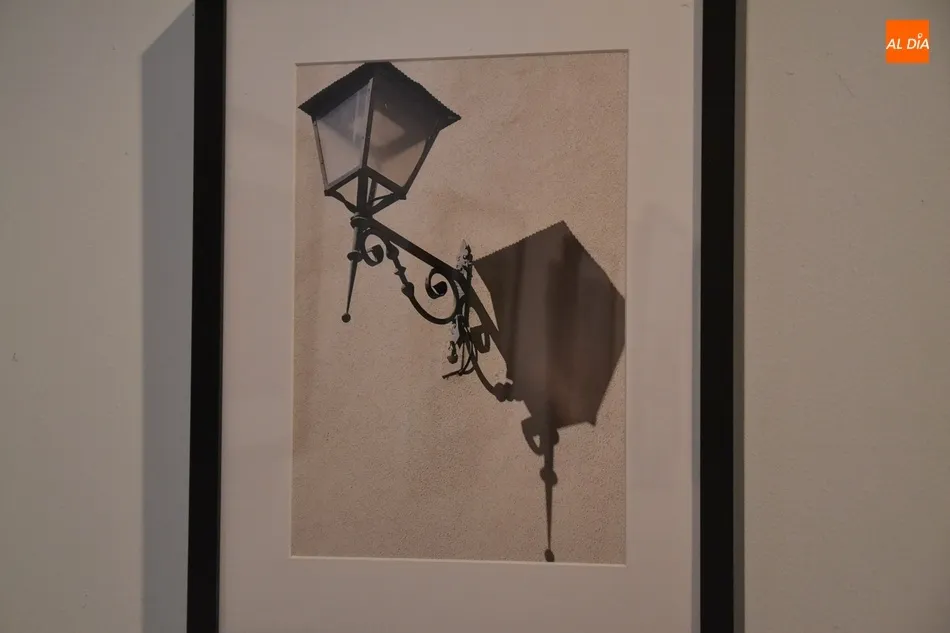 Foto 7 - El IES Fray Diego monta una exposici&oacute;n en la Casa de la Cultura con un fin solidario  