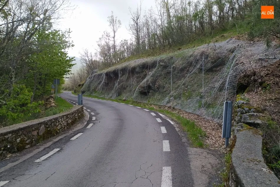 Foto 2 - Diputaci&oacute;n solucionar&aacute; en breve la peligrosidad de los salientes en la carretera de Candelario a...