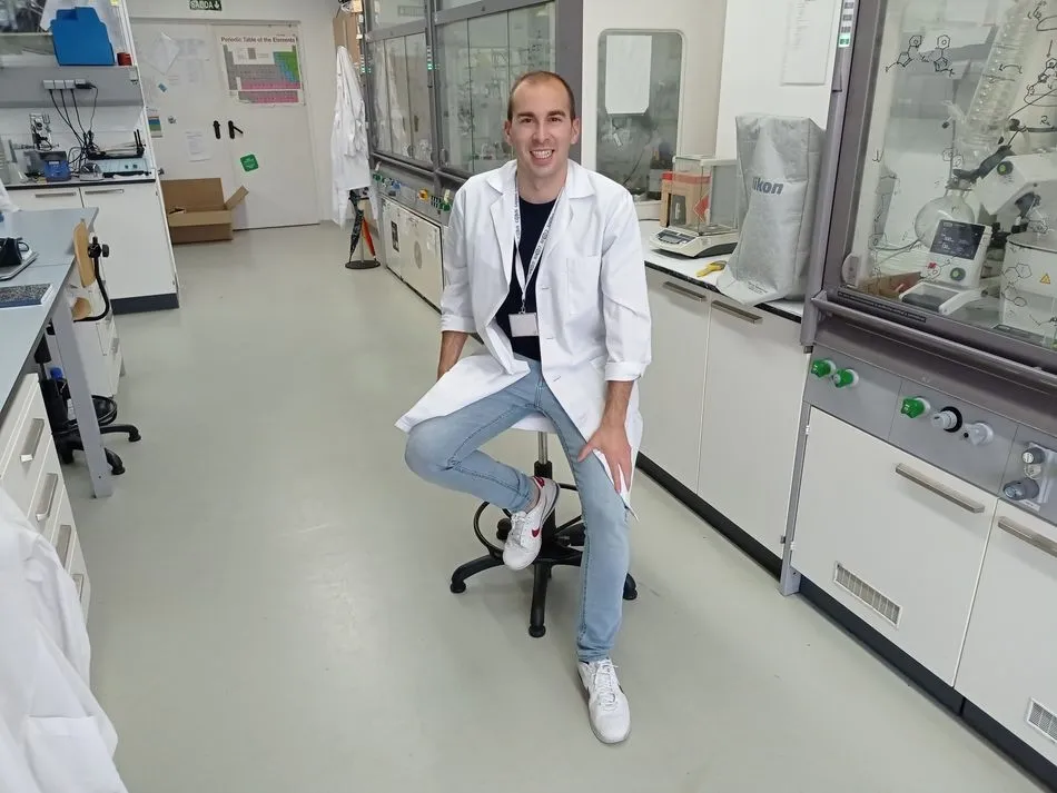 Foto 2 - Manuel G&oacute;mez investiga alternativas a los antibi&oacute;ticos en la medicina veterinaria