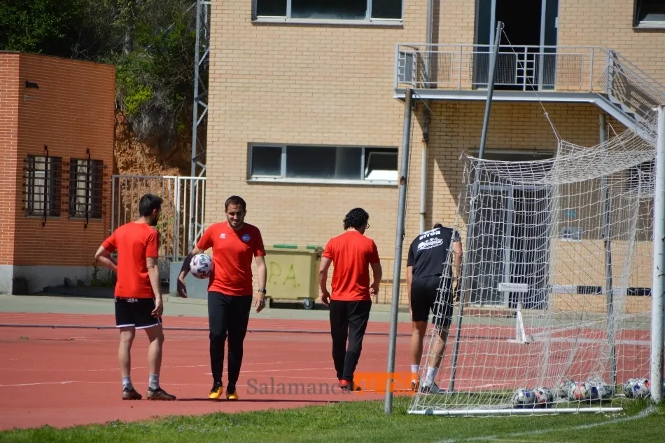 Foto 3 - Sustos en el Salamanca UDS y Unionistas: Juancho y Mario G&oacute;mez se retiran de los entrenamientos